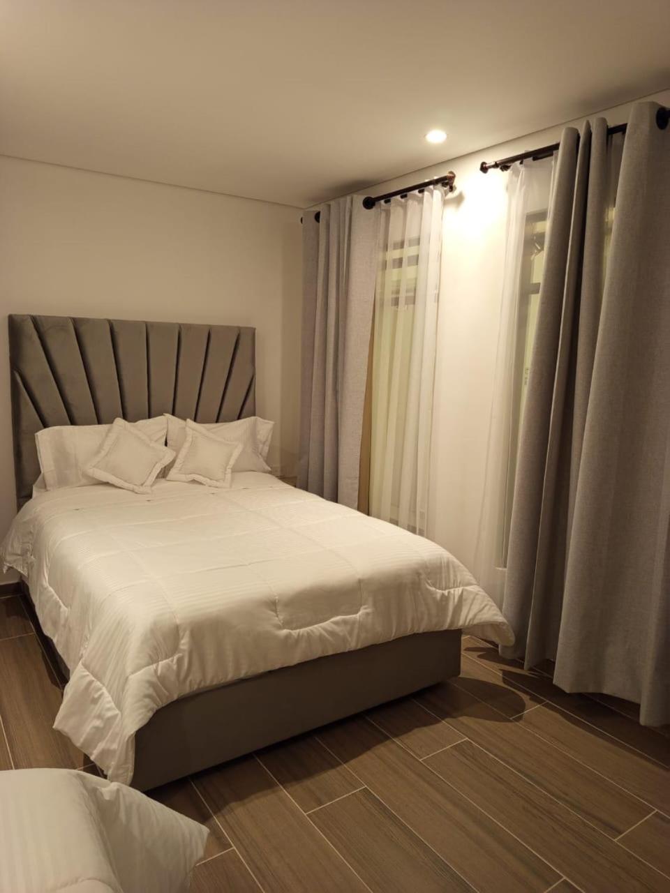 Hotel Saron โบโกตา ภายนอก รูปภาพ